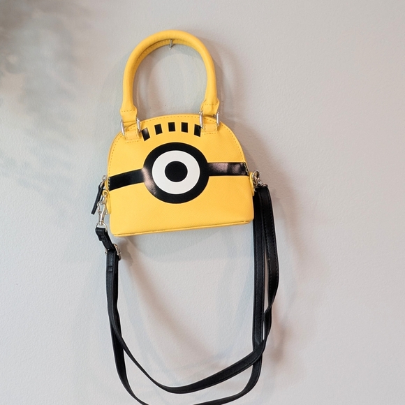 Universal Studios Vibrant Yellow Mini Minion Bag - Picture 4 of 8